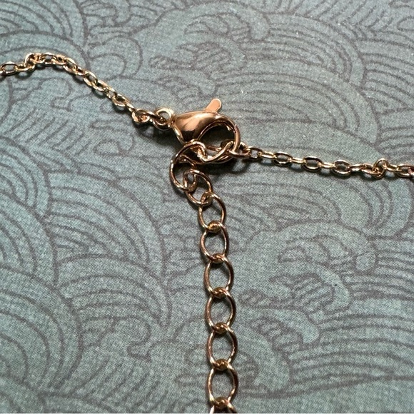 DAINTY GOLD TONE SUNSHINE NECKLACE - Picture 2 of 8